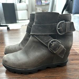 Sorel wedge booties size 7 grey